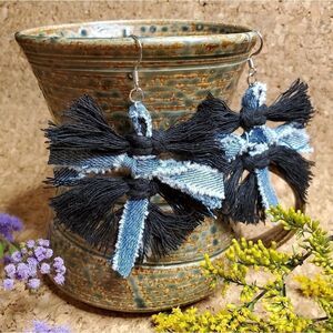 IVY MOUNTAIN CRAFTER Handmade Feather Earrings